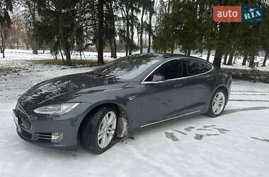 Tesla Model S 2015