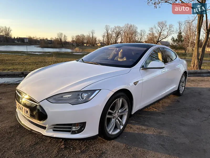Tesla Model S 2013