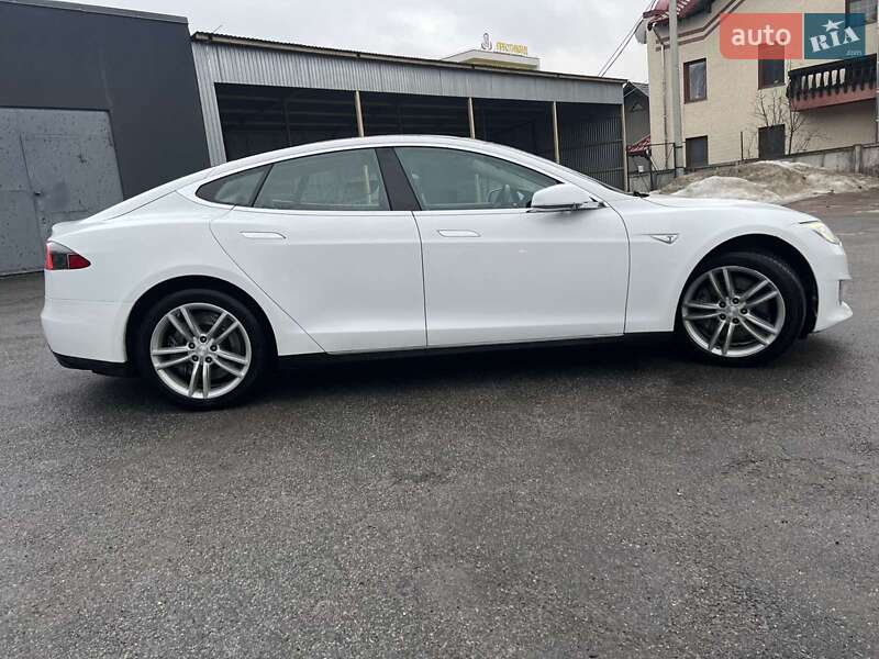 Ліфтбек Tesla Model S 2014 в Тернополі