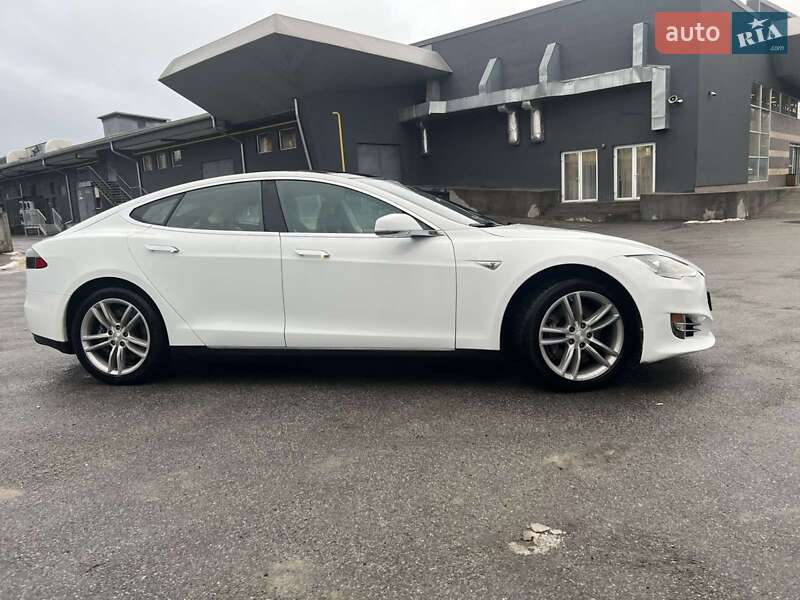 Ліфтбек Tesla Model S 2014 в Тернополі
