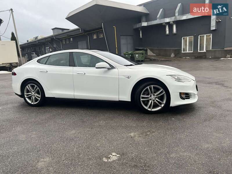 Ліфтбек Tesla Model S 2014 в Тернополі