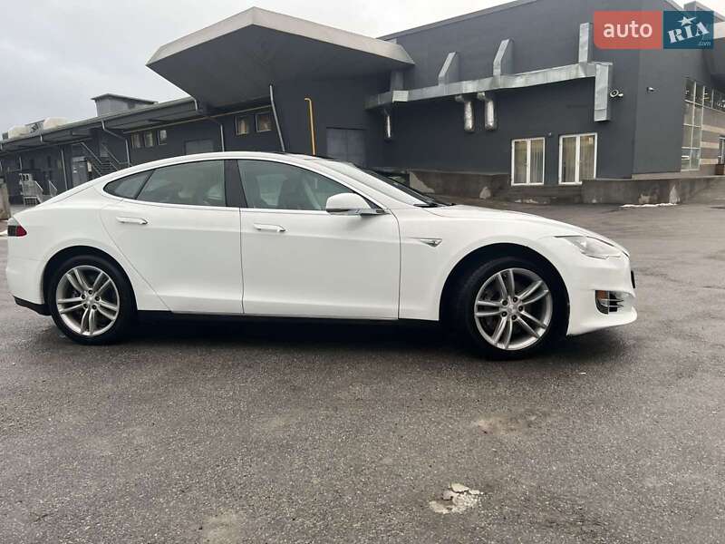 Ліфтбек Tesla Model S 2014 в Тернополі