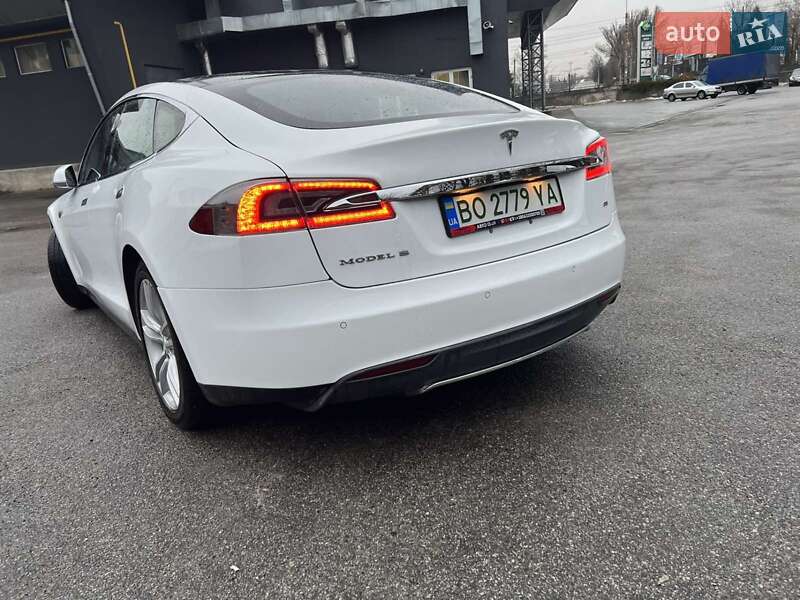 Ліфтбек Tesla Model S 2014 в Тернополі