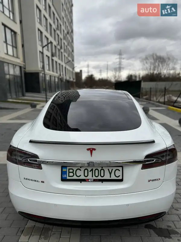 Tesla Model S 2014