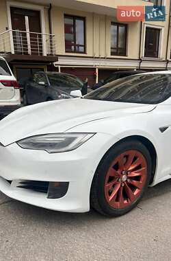 Ліфтбек Tesla Model S 2016 в Львові фото 9 Ліфтбек Tesla Model S 2016 в Львові