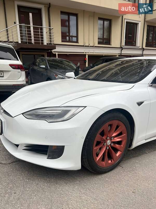 Ліфтбек Tesla Model S 2016 в Львові фото 9 Ліфтбек Tesla Model S 2016 в Львові