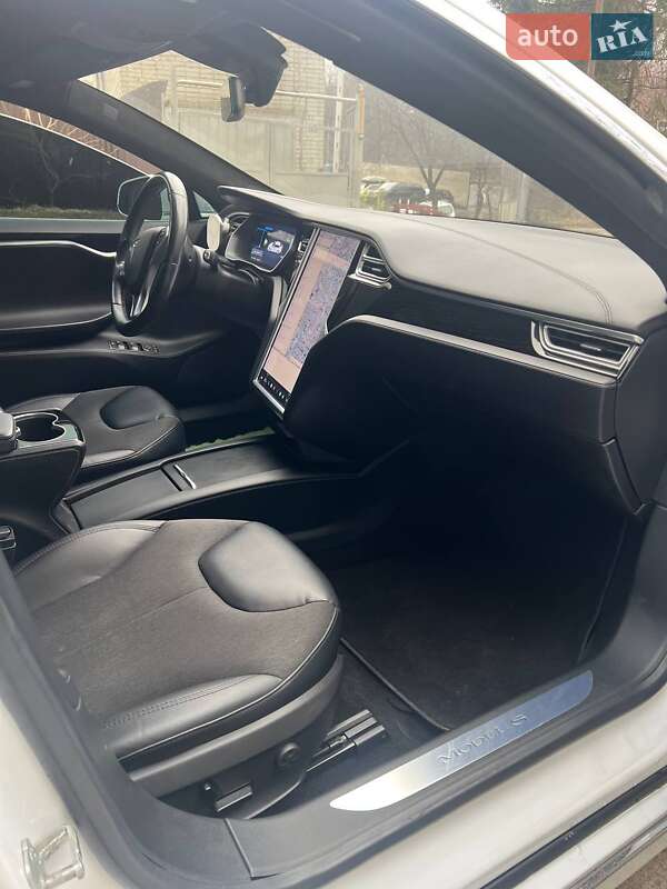Ліфтбек Tesla Model S 2016 в Львові фото 4 Ліфтбек Tesla Model S 2016 в Львові
