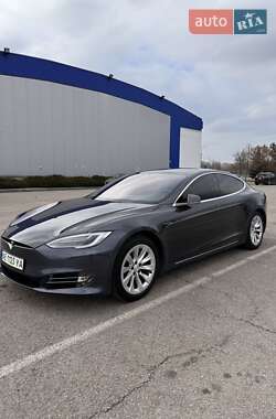 Tesla Model S  2018