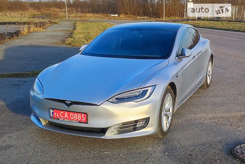 Tesla Model S 2018