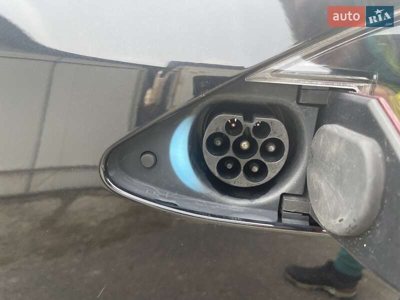 Лифтбек Tesla Model S 2018 в Киеве