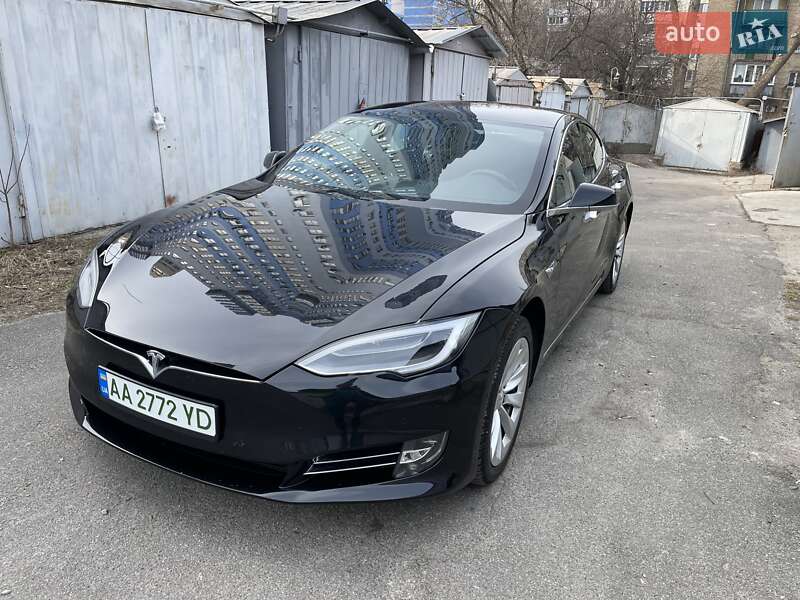 Лифтбек Tesla Model S 2018 в Киеве