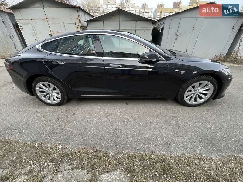 Лифтбек Tesla Model S 2018 в Киеве