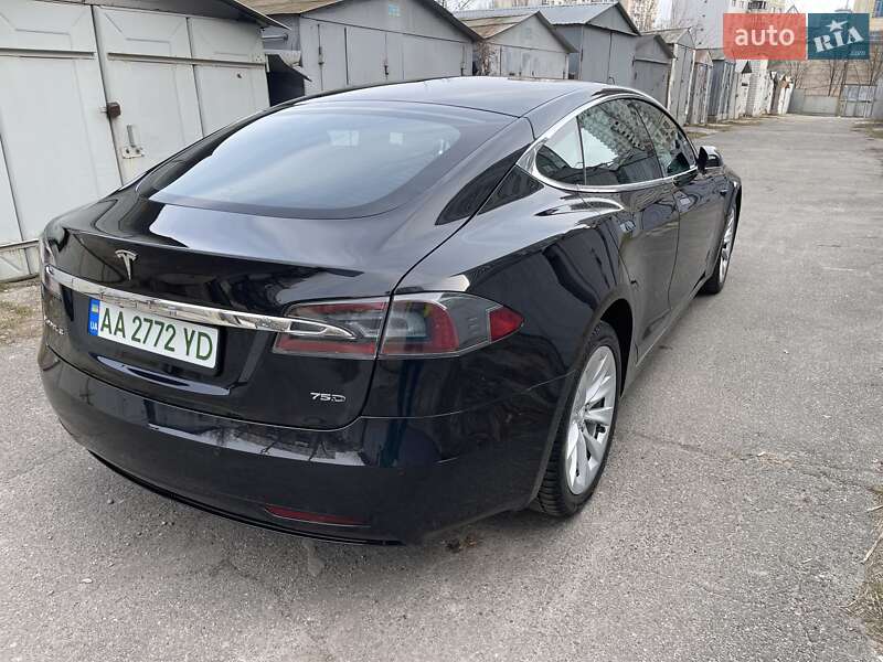 Лифтбек Tesla Model S 2018 в Киеве