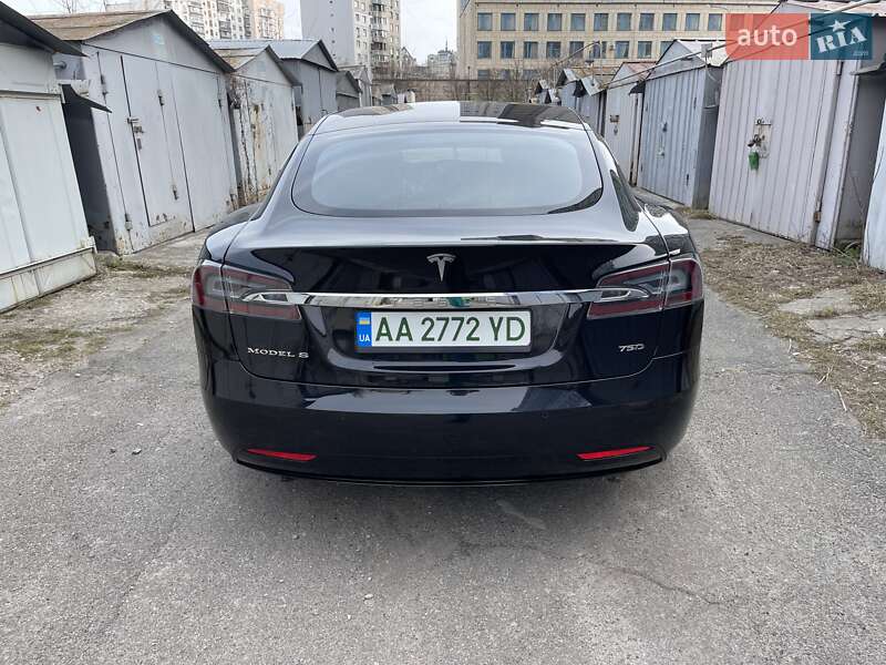 Лифтбек Tesla Model S 2018 в Киеве
