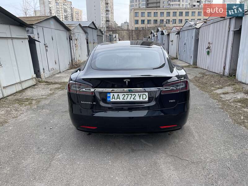 Лифтбек Tesla Model S 2018 в Киеве
