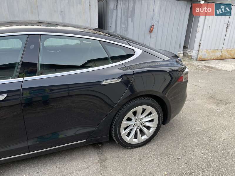Лифтбек Tesla Model S 2018 в Киеве
