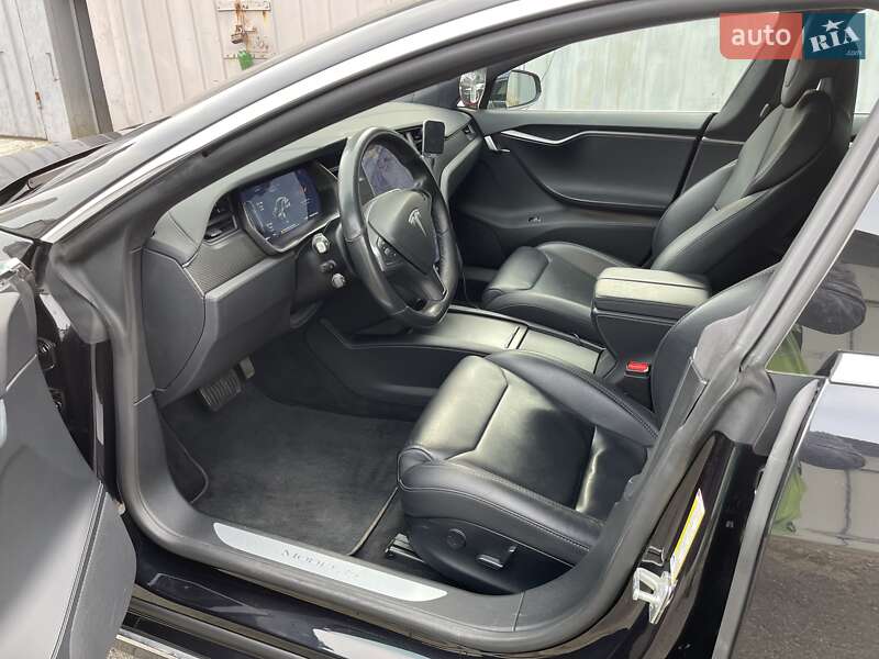 Лифтбек Tesla Model S 2018 в Киеве