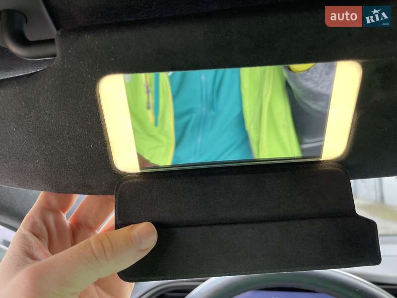 Лифтбек Tesla Model S 2018 в Киеве