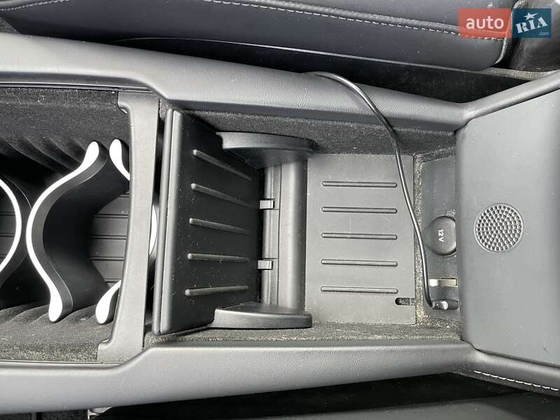 Лифтбек Tesla Model S 2018 в Киеве