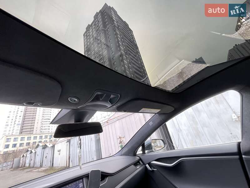 Лифтбек Tesla Model S 2018 в Киеве