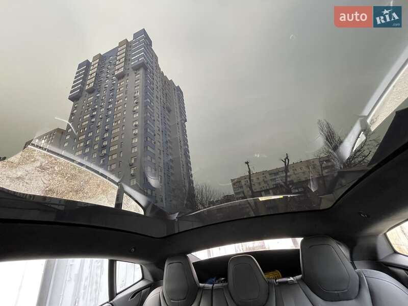Лифтбек Tesla Model S 2018 в Киеве