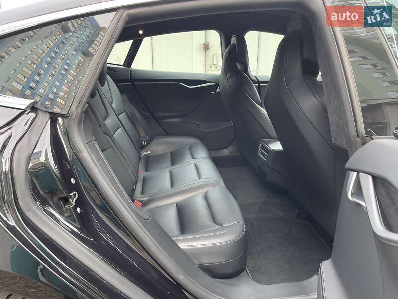 Лифтбек Tesla Model S 2018 в Киеве
