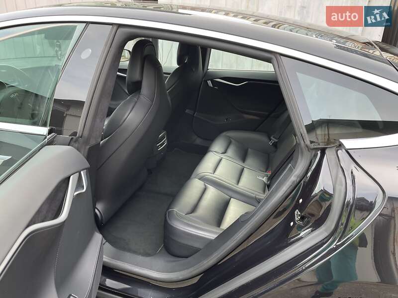 Лифтбек Tesla Model S 2018 в Киеве