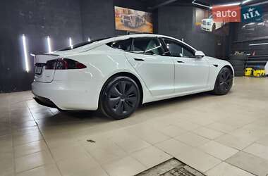 Tesla Model S  2021