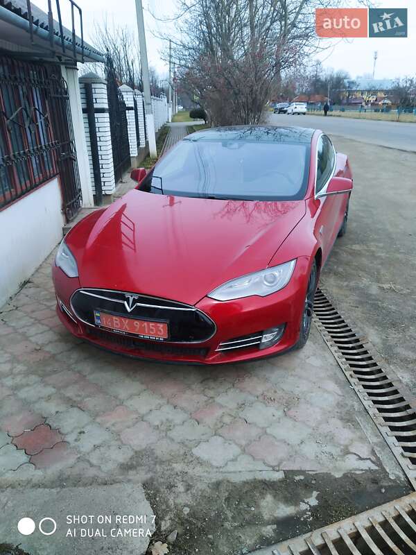 Tesla Model S 2015