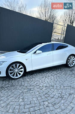 Tesla Model S 2015