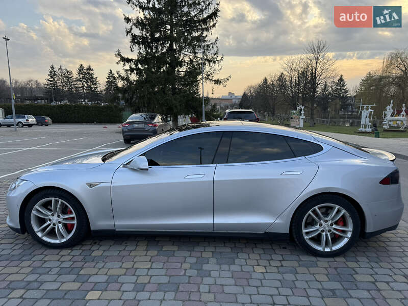 Ліфтбек Tesla Model S 2015 в Луцьку