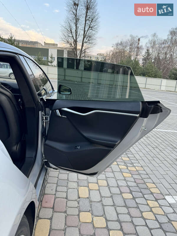Ліфтбек Tesla Model S 2015 в Луцьку