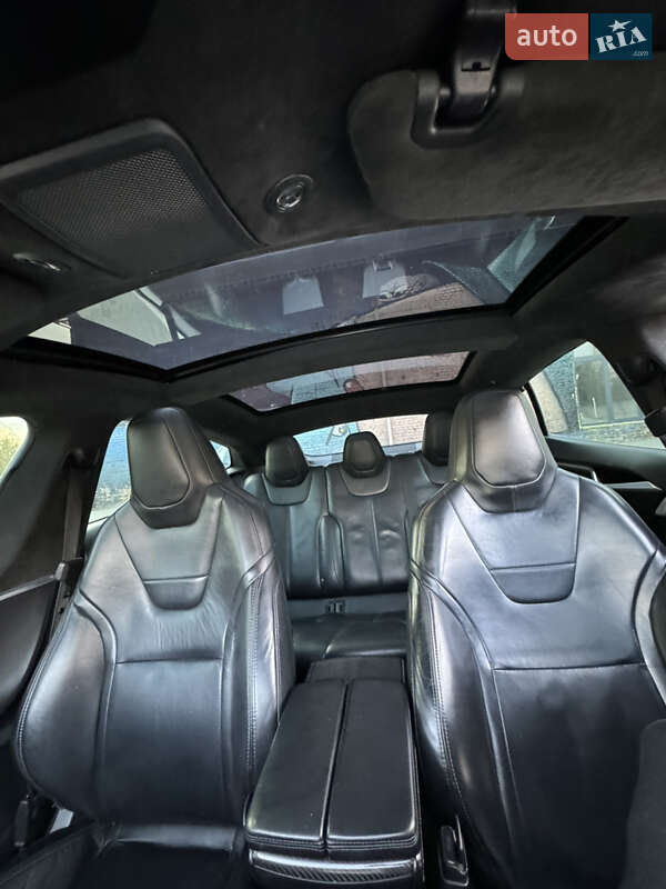 Ліфтбек Tesla Model S 2015 в Луцьку