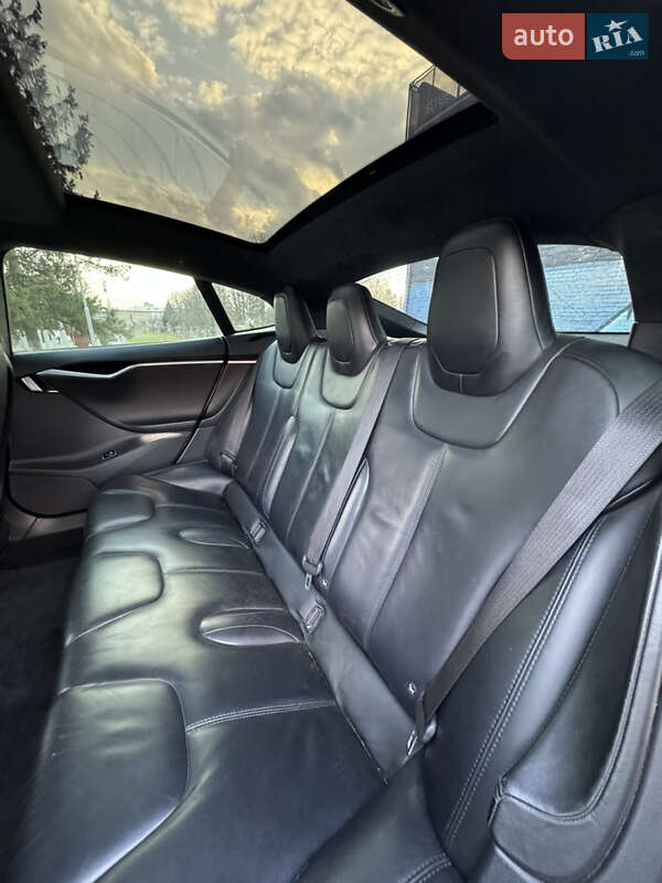 Ліфтбек Tesla Model S 2015 в Луцьку
