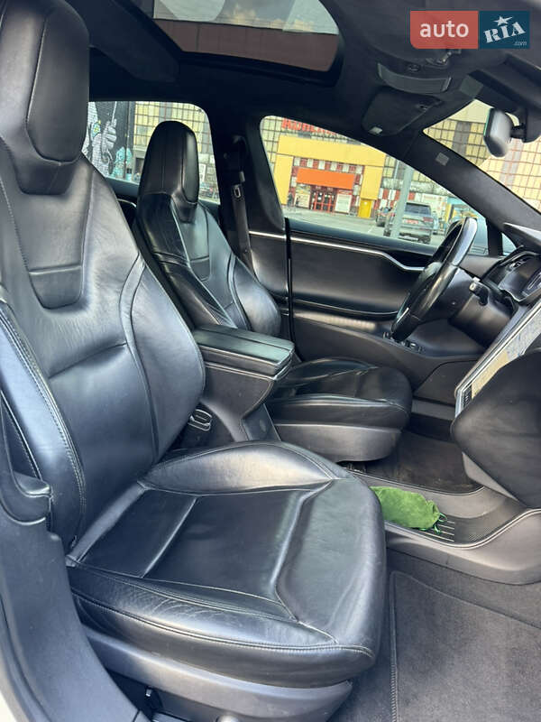 Ліфтбек Tesla Model S 2015 в Луцьку