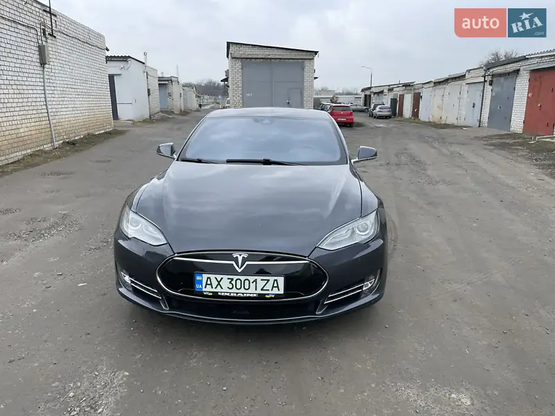 Tesla Model S 2014