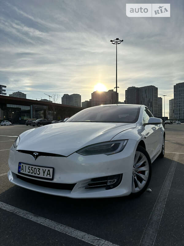 Лифтбек Tesla Model S 2017 в Киеве фото Лифтбек Tesla Model S 2017 в Киеве