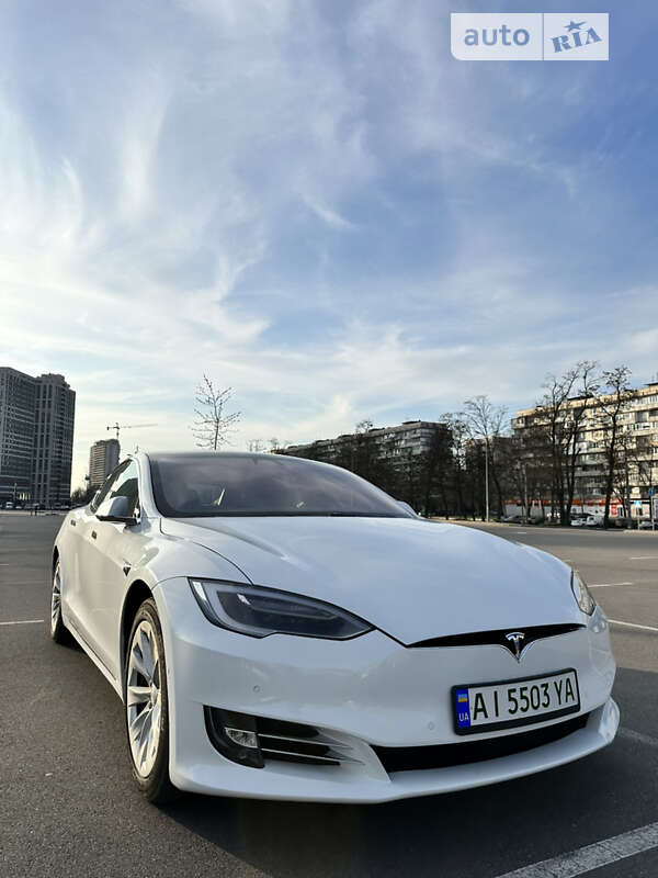 Лифтбек Tesla Model S 2017 в Киеве фото 2 Лифтбек Tesla Model S 2017 в Киеве