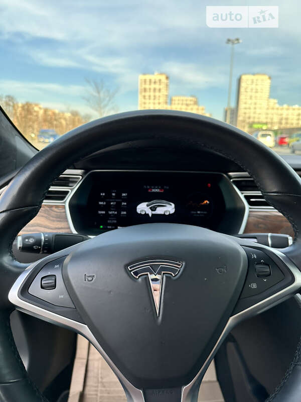 Лифтбек Tesla Model S 2017 в Киеве фото 6 Лифтбек Tesla Model S 2017 в Киеве