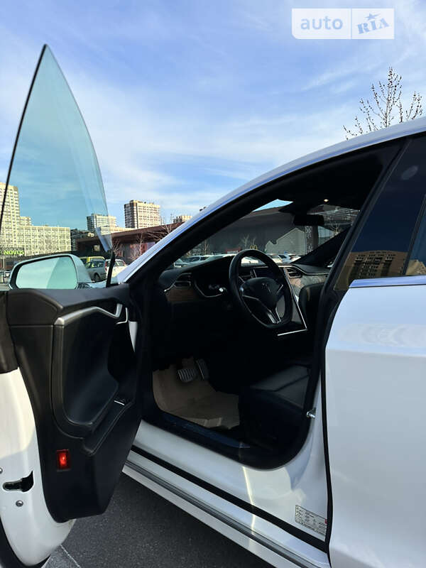 Лифтбек Tesla Model S 2017 в Киеве фото 10 Лифтбек Tesla Model S 2017 в Киеве