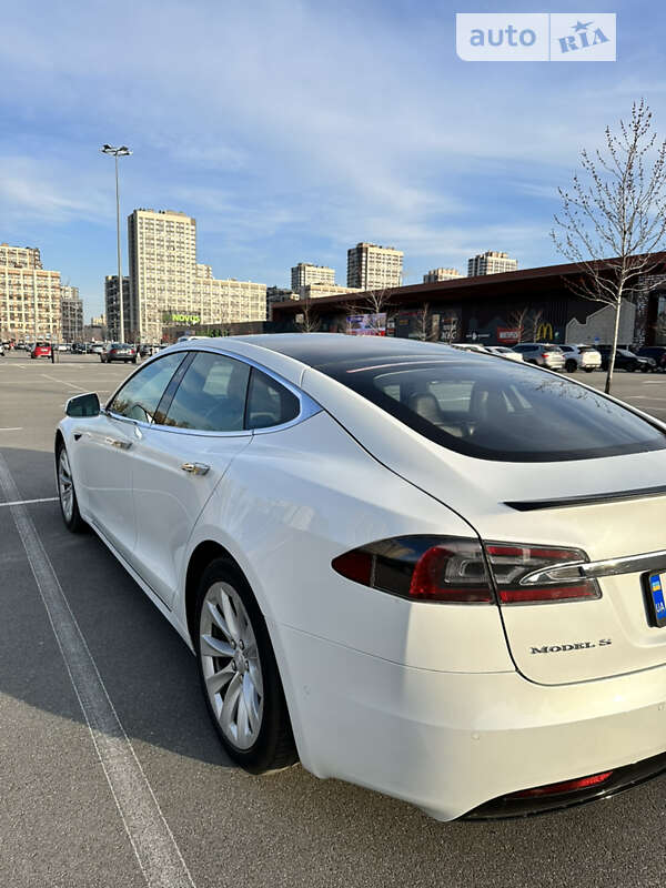 Лифтбек Tesla Model S 2017 в Киеве фото 4 Лифтбек Tesla Model S 2017 в Киеве