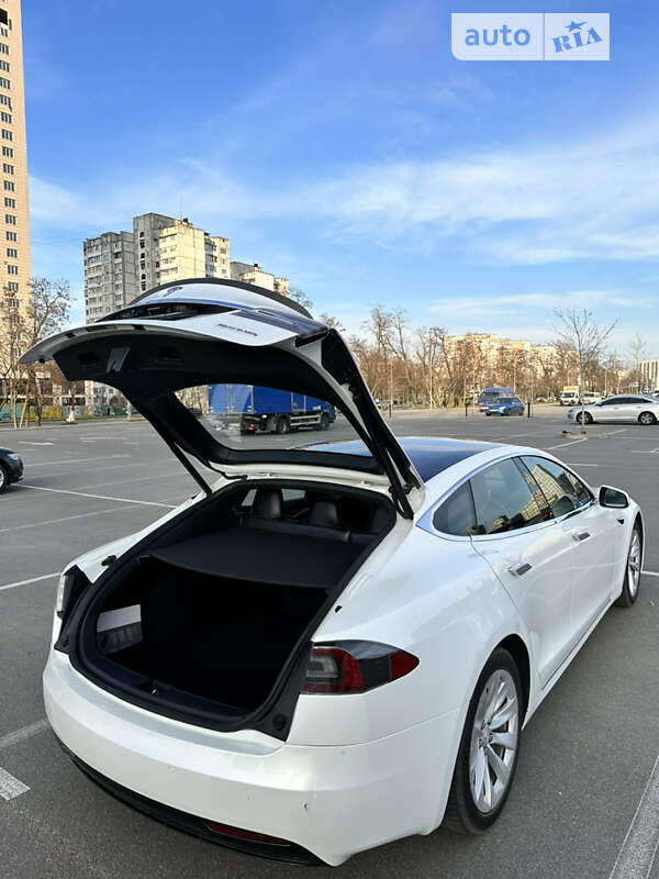 Лифтбек Tesla Model S 2017 в Киеве фото 14 Лифтбек Tesla Model S 2017 в Киеве