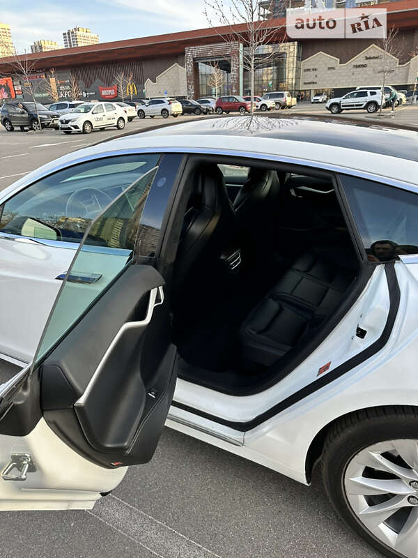 Лифтбек Tesla Model S 2017 в Киеве фото 13 Лифтбек Tesla Model S 2017 в Киеве