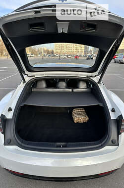 Лифтбек Tesla Model S 2017 в Киеве фото 15 Лифтбек Tesla Model S 2017 в Киеве
