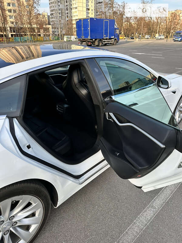 Лифтбек Tesla Model S 2017 в Киеве фото 12 Лифтбек Tesla Model S 2017 в Киеве
