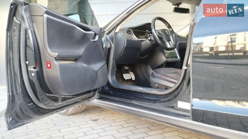 Лифтбек Tesla Model S 2013 в Львове