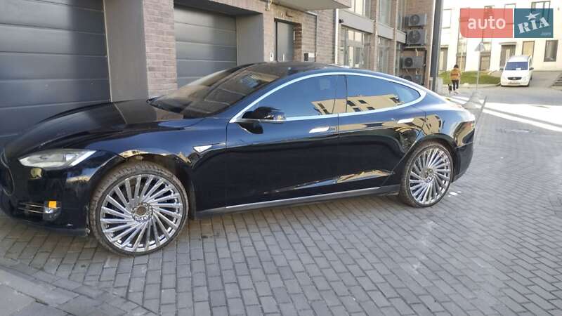 Tesla Model S 2013