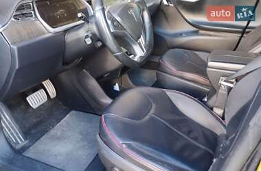 Лифтбек Tesla Model S 2013 в Львове
