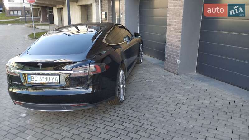 Лифтбек Tesla Model S 2013 в Львове