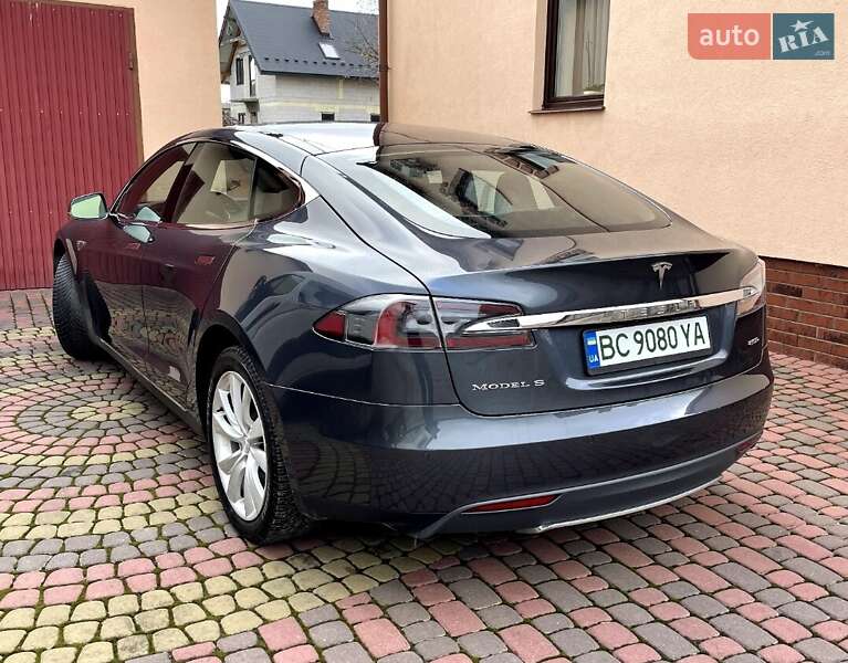 Tesla Model S 2015